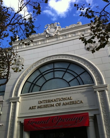 美国国际艺术馆成文化新地标 开馆后参观人潮如织 义云高 弘扬正法