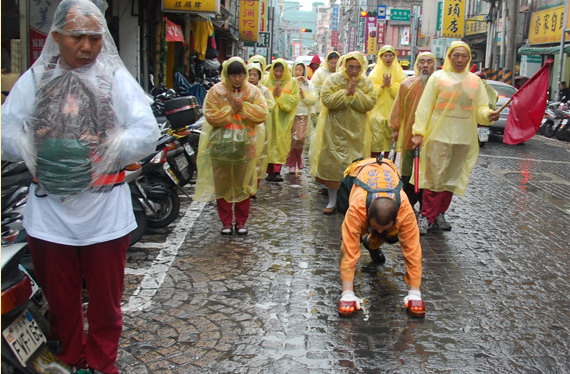 活佛闭关出定 二十二天米水未沾 义云高 弘扬正法