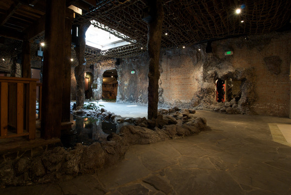 美国国际艺术馆成文化新地标 开馆后参观人潮如织 义云高 弘扬正法