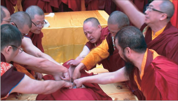 莫知仁波且修摊尸拙火定制炼胜义“喀卓安得丸” 义云高 弘扬正法