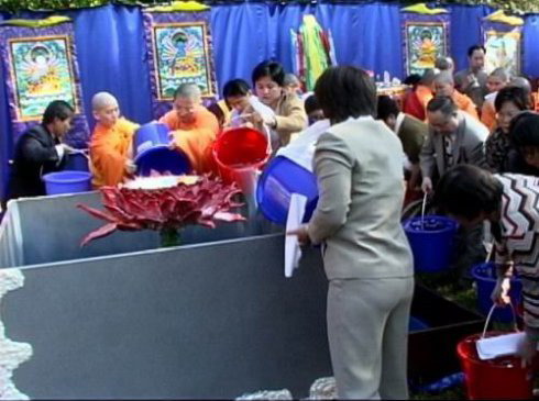 胜义浴佛法会 七支圣境眼前现 证量取水真浴佛 义云高 弘扬正法