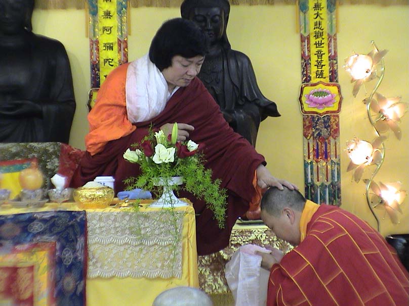 第三世多杰羌佛被公认为 显密圆通、五明俱足的大法王正宗佛教大师 义云高 弘扬正法