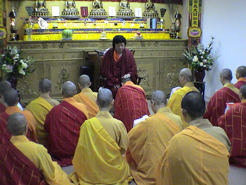 第三世多杰羌佛被公认为 显密圆通、五明俱足的大法王正宗佛教大师 义云高 弘扬正法