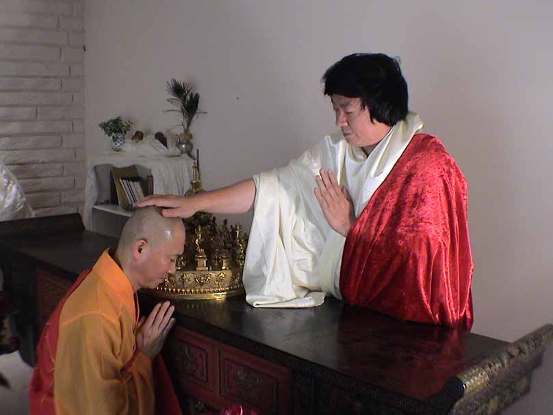 第三世多杰羌佛被公认为 显密圆通、五明俱足的大法王正宗佛教大师 义云高 弘扬正法