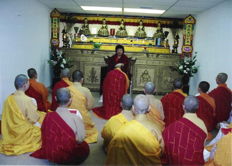 第三世多杰羌佛被公认为 显密圆通、五明俱足的大法王正宗佛教大师 义云高 弘扬正法