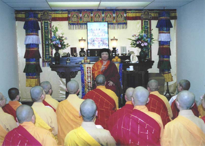 第三世多杰羌佛被公认为 显密圆通、五明俱足的大法王正宗佛教大师 义云高 弘扬正法