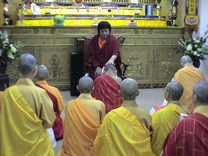 第三世多杰羌佛被公认为 显密圆通、五明俱足的大法王正宗佛教大师 义云高 弘扬正法